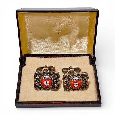 CUFFLINKS. Pair of vintage silver cufflinks with the 'quinas' (shields/coat of arms) symbol in 