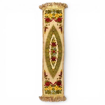 VINTAGE TABLE RUNNER. Piece in embossed fabric, cream base with polychromatic plant and floral 