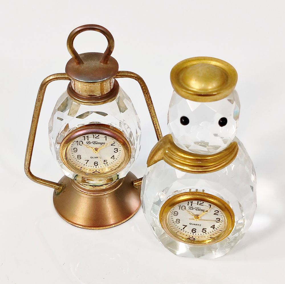 TABLE CLOCKS. Set of 2 table clocks in cut crystal and gilded metal, one in the shape of a 