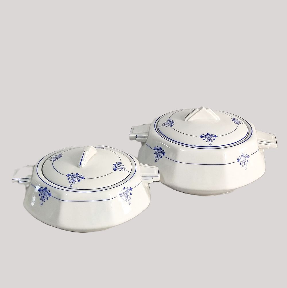 ART DECO TUREENS. Pair of very old ART DECO tureens in Portuguese porcelain, marked on the base. 