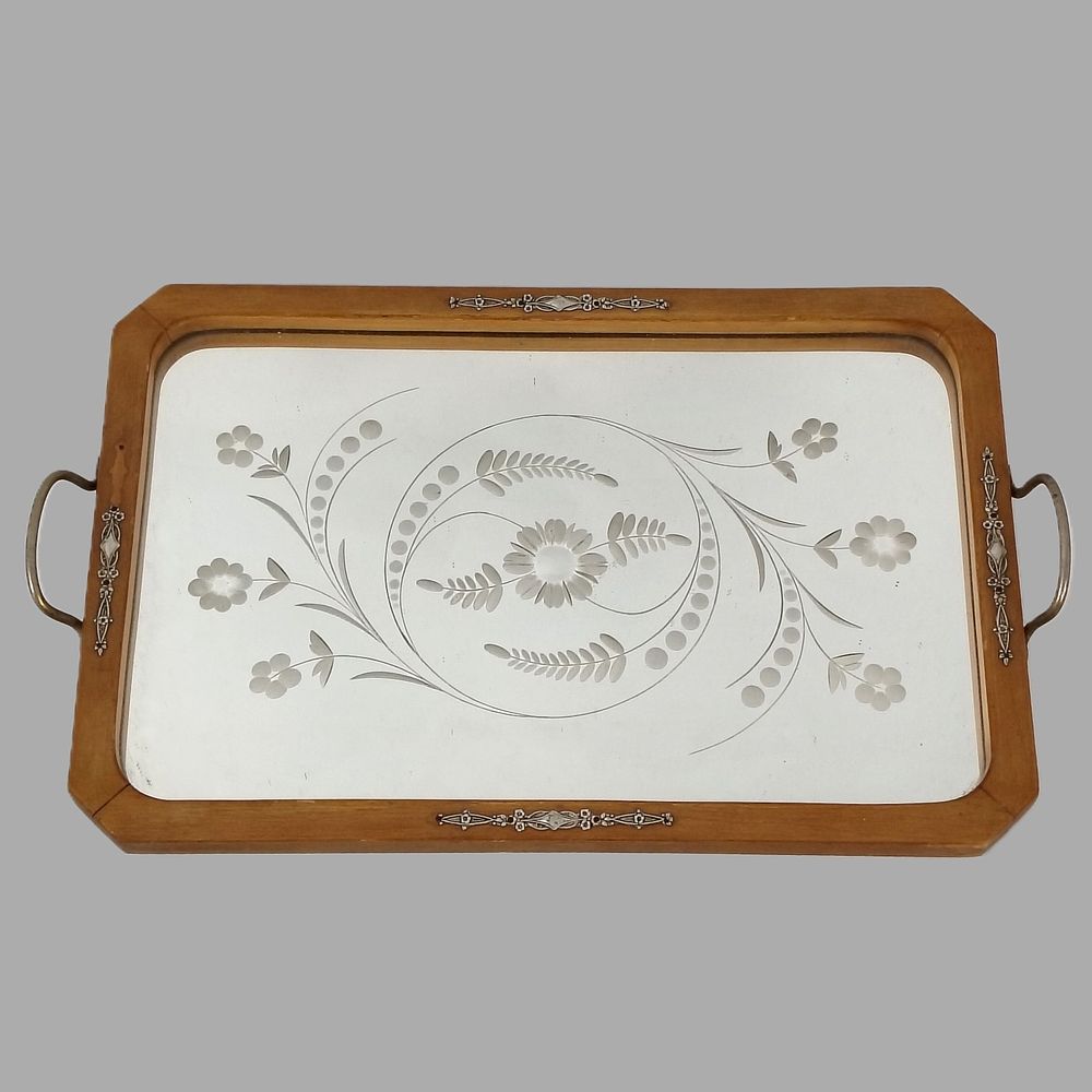 TRAY WITH APPLICATIONS. Old wooden tray with a Venetian-style engraved mirror base with metal 