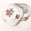 VISTA ALEGRE. Porcelain box from the renowned Vista Alegre factory with the "Magnolia" motif. In Image - 1