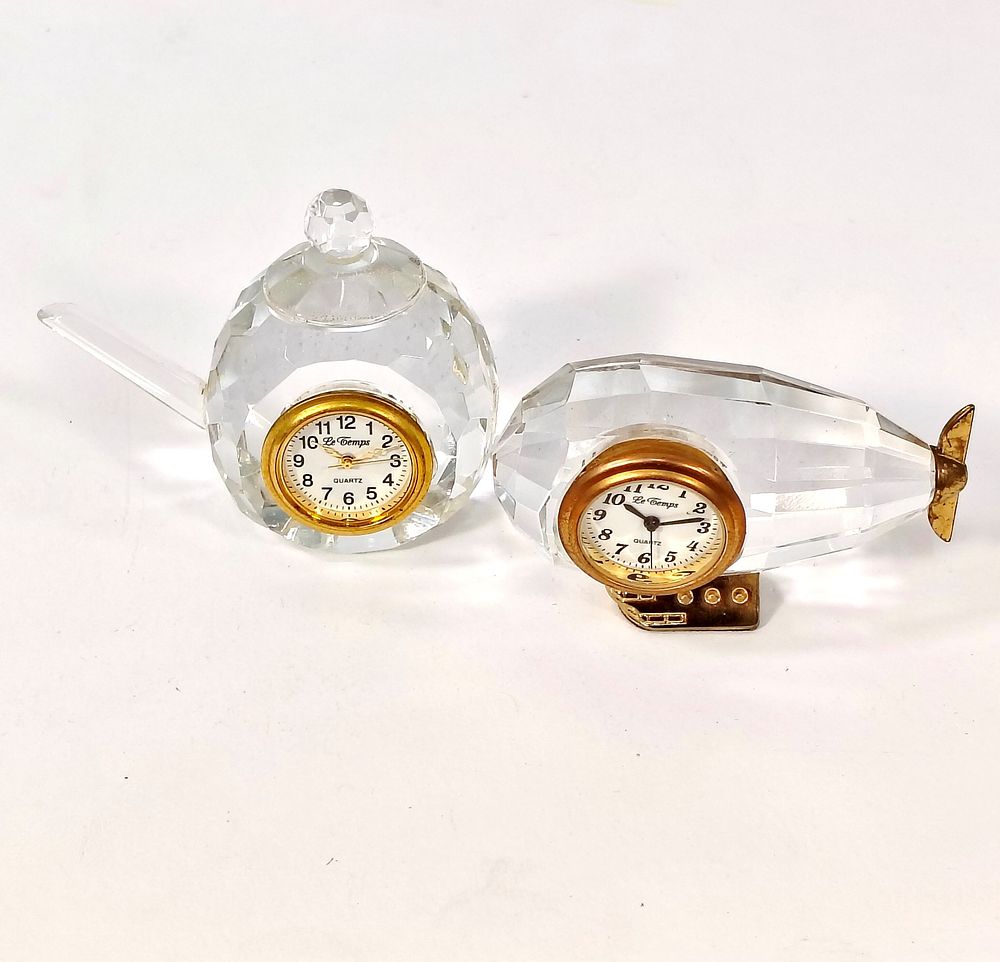 DESK CLOCKS. Set of 2 desk clocks in cut crystal and gilded metal, one in the shape of a teapot 