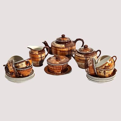 SACAV&Eacute;M. Conjunto de ch&aacute; em faian&ccedil;a da extinta f&aacute;brica de lou&ccedil;a SACAVEM constituido por bule 