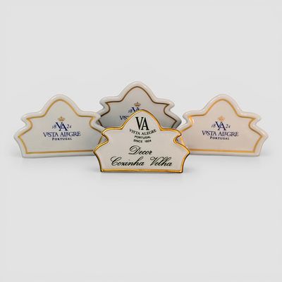 VISTA ALEGRE TABLE MARKERS. Set of 4 VA porcelain table markers, decorative with the brand logo 