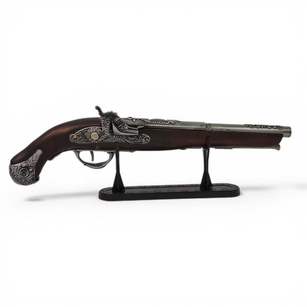 SWORDFISH TABLE LIGHTER. Swordfish, gun-shaped lighter with a stand. Dimensions: 44cm length.