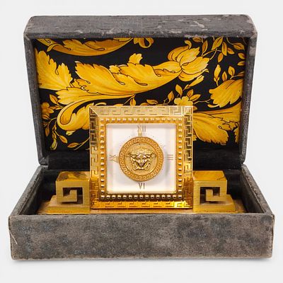 GIANNI VERSACE, REL&Oacute;GIO DESPERTADOR MEDUSA. Rel&oacute;gio de luxo "Gianni Versace" com design &uacute;nico 