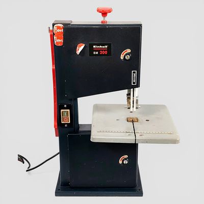 SERRA DE FITA EINHELL. Modelo Einhell BM 200. Ferramenta el&eacute;trica concebida para cortes precisos 