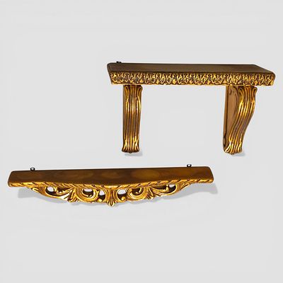 M&Iacute;SULAS EM MADEIRA. Conjunto de 2 m&iacute;sulas em madeira entalhada e patinada a doutrado. Dimens&otilde;es: 