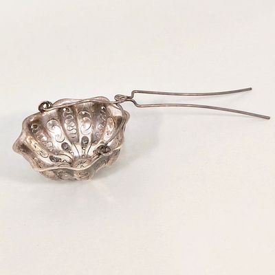 COADOR EM CASQINHA. Coador em casquinha recortada, formato ormanental semelhante a pequena cesta 