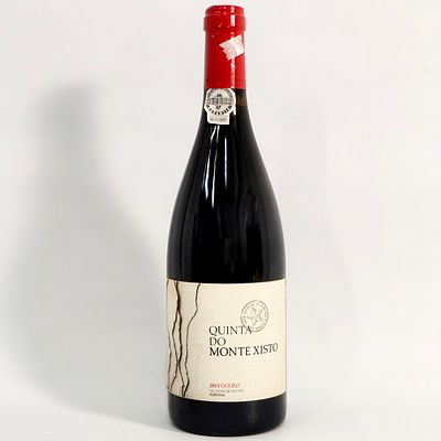 QUINTA DO MONTE XISTO 2015. Bottle of red wine Quinta do Monte Xisto 2015, D.O.C. Douro. Volume: 