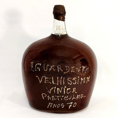 VERY OLD BRANDY. Demijohn of Very Old Vinica Brandy from the 70s, Private Cellar. Volume: 10 Liters.