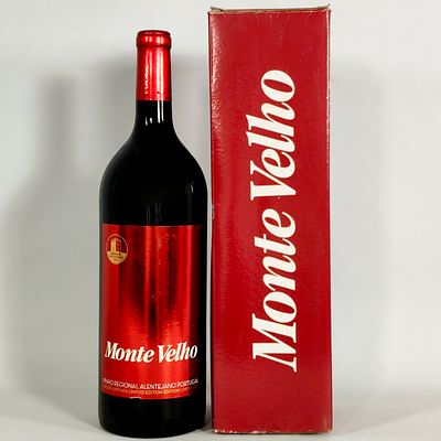 MONTE VELHO RED WINE. Magnum Monte Velho limited edition red wine, 2011.