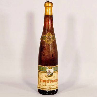 APERITIF WINE. Bottle of dry aperitif wine Vidigueira.
