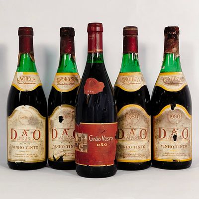 D&Atilde;O RED WINE. Bottles of red wine, Selection 4 enoteco D&atilde;o bottles and 1 Gr&atilde;o Vasco 1996.