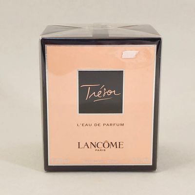 LANC&Ocirc;ME TR&Eacute;SOR. Women's fragrance, Tr&eacute;sor L'Eau de Parfum Lanc&ocirc;me. Originally launched in 1990. 