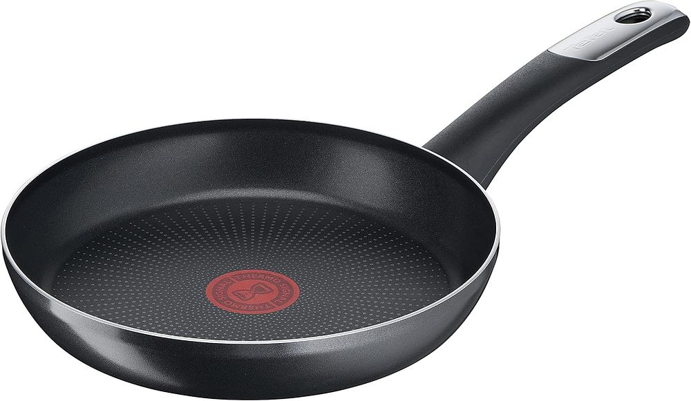 TEFAL HARD TITANIUM ESSENTIAL FRYING PAN 28 CM. 28 cm frying pan with non-stick coating 