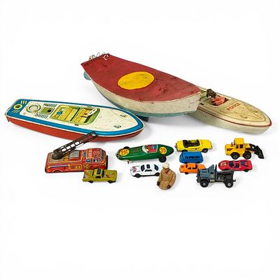 VINTAGE TOYS. Set of various vintage toys, 14 pieces in iron and sheet metal, with defects and 