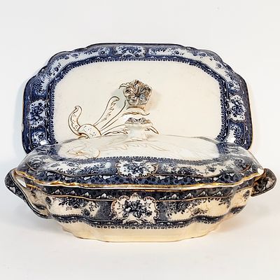SACAV&Eacute;M, TUREEN AND LID. Sacav&eacute;m faience tureen, tureen with lid decorated in blue and gold 