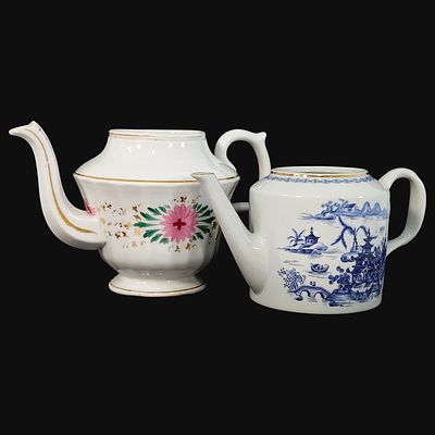PORCELANA VISTA ALEGRE. Conjunto de dois bules de porcelana da Vista Alegre antigos, decora&ccedil;&otilde;es 