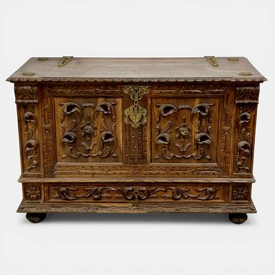 CHEST/COFFER. Renaissance-style chest/coffer, carved solid wood, vegetal elements and brass 