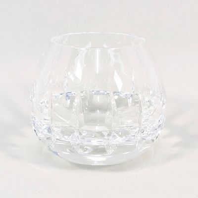 JARRA DE CRISTAL. Pequena jarra de cristal bojuda e lapitada. Dimens&otilde;es: 1cm altura. Nota: 