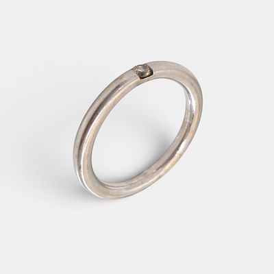 SOLITAIRE RING IN 925 SILVER. Ring in 925 silver, solitaire with smooth polished finish and 