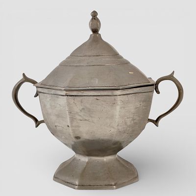 PEWTER TUREEN. Pewter tureen by the Fesil brand, from Portugal, with 95% purity. It should be 