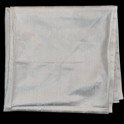 TABLECLOTH. Damask silk tablecloth in pearl tones. Dimensions: 140x140cm.