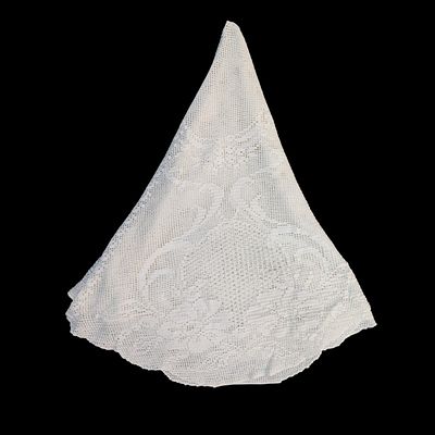 TABLECLOTH. Cotton lace tablecloth. Dimensions: 170cm diameter.
