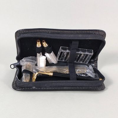 VINTAGE SHAVING KIT 1970s. Vintage travel shaving kit, a classic and compact piece that gathers 