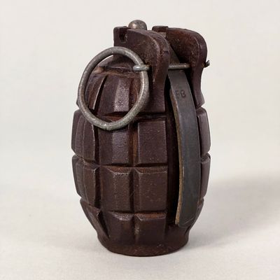 "MILLS BOMB" HAND GRENADE WWI AND WWII. Authentic (deactivated) grenade in excellent condition 
