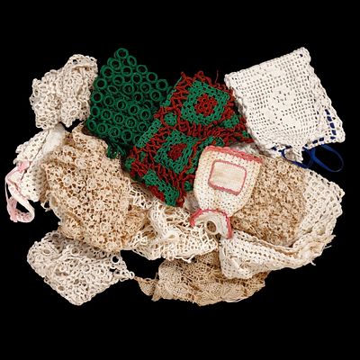 20 PIECES OF HANDMADE DOILIES AND LACES. Various shapes, patterns, and sizes, including shades 