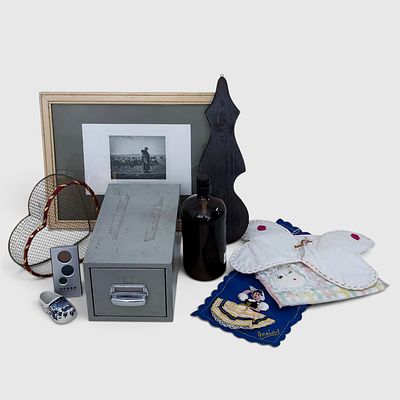 LOT OF DECORATIVE OBJECTS AND VARIOUS VINTAGE PIECES. Includes an industrial desk file cabinet 