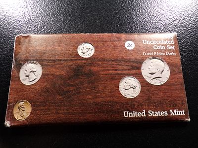 1985 UNITED STATES UNC. COIN SET P&D. CLICK THE LINK FROM YOUR INVOICE TO PAY... INVOICES ARE 