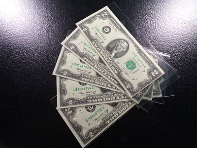 1976 GREEN SEAL SET OF 5 CONSECUTIVE SERIAL NUMBERS $2 FEDERAL RESERVE NOTES CRISP PAPER. CLICK 