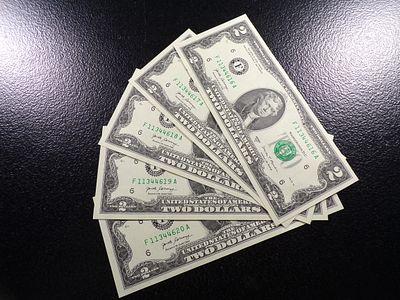 2017-A GREEN SEAL SET OF 5 CONSECUTIVE SERIAL NUMBERS $2 FEDERAL RESERVE NOTES CRISP PAPER. CLICK 