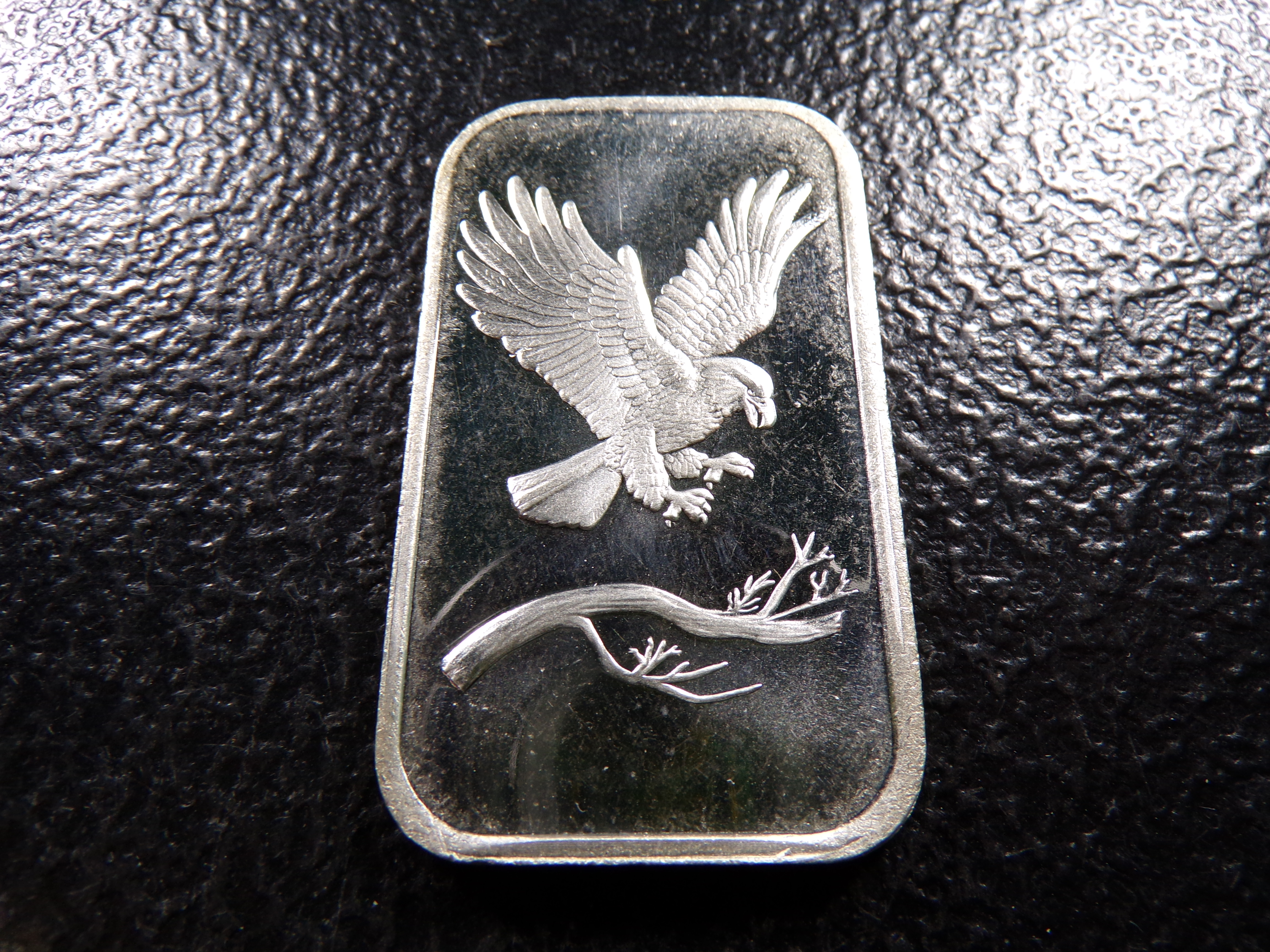 COLLECTIBLE 1 OUNCE .999 FINE SILVER BAR