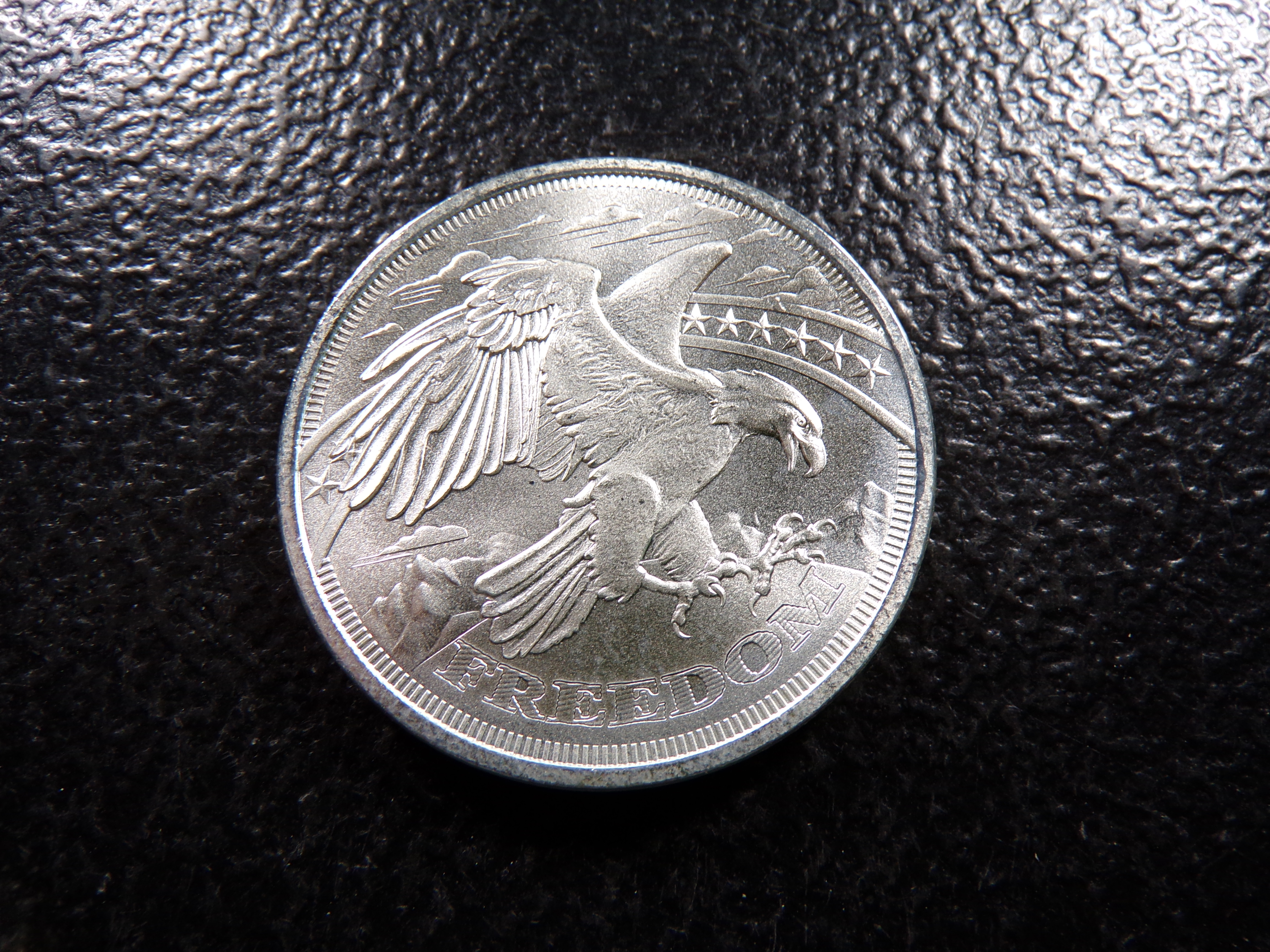 COLLECTIBLE 1 OUNCE .999 FINE SILVER BAR