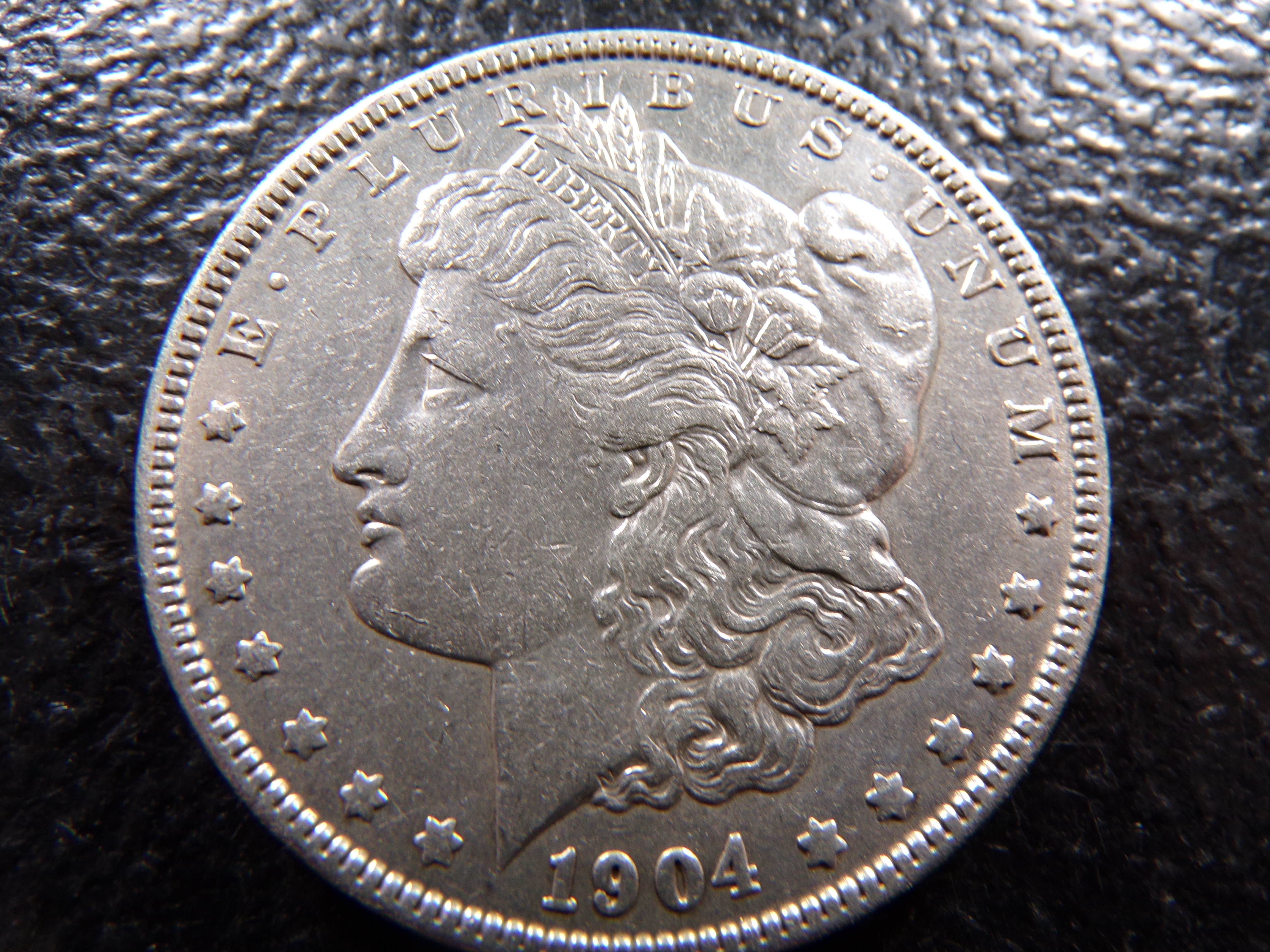 1904 MORGAN SILVER DOLLAR