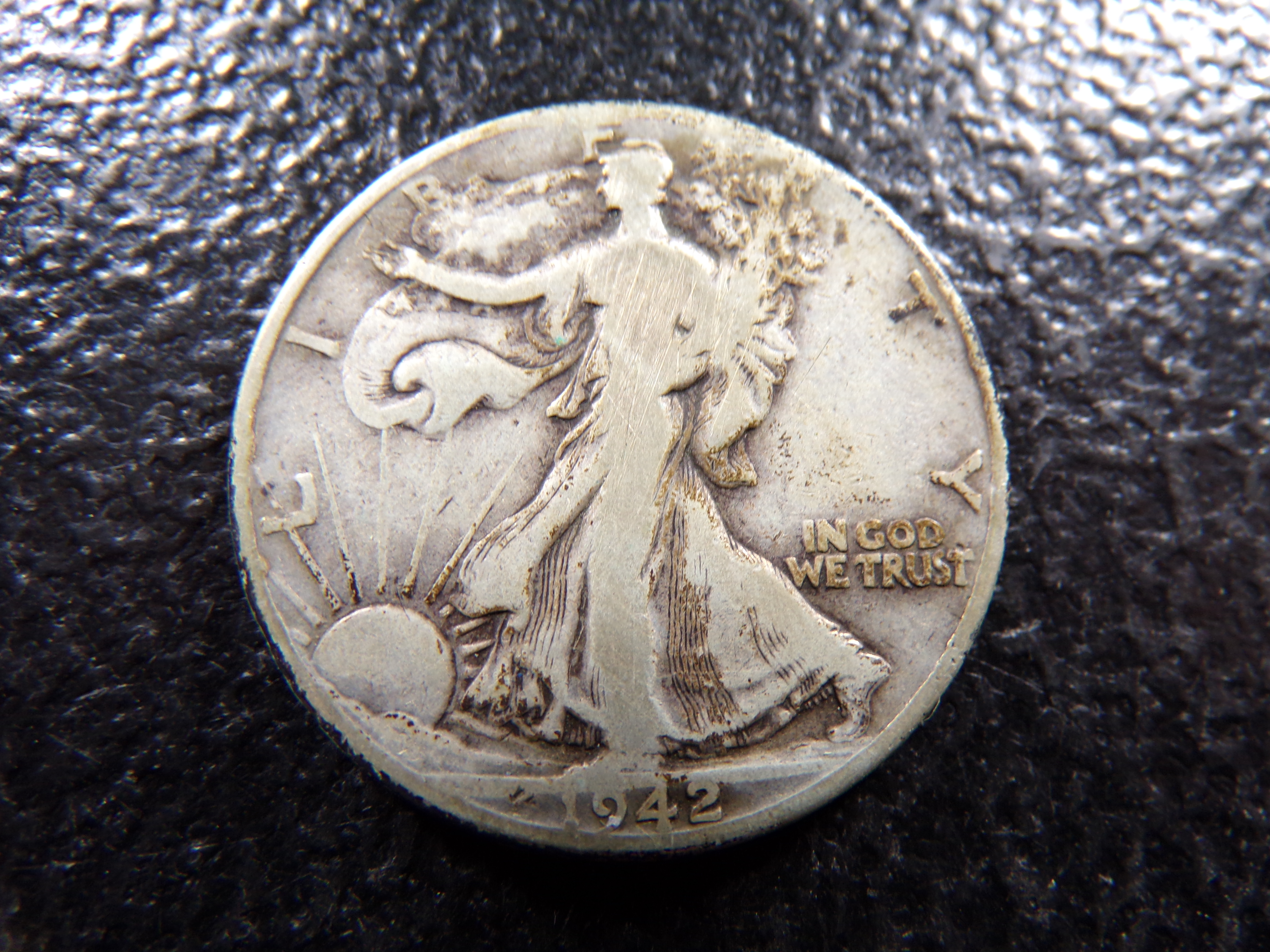 1942 WALKING LIBERTY SILVER HALF DOLLAR
