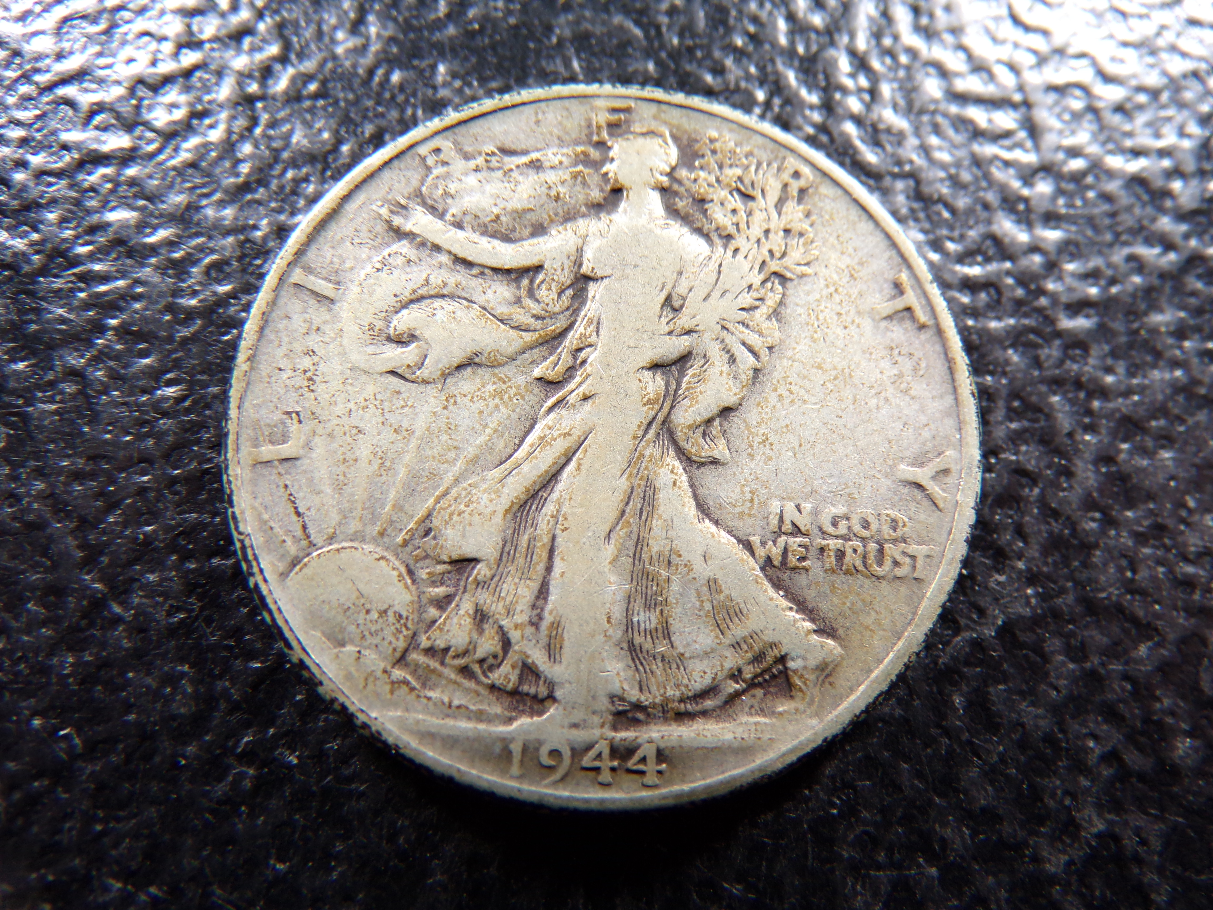 1944 WALKING LIBERTY SILVER HALF DOLLAR
