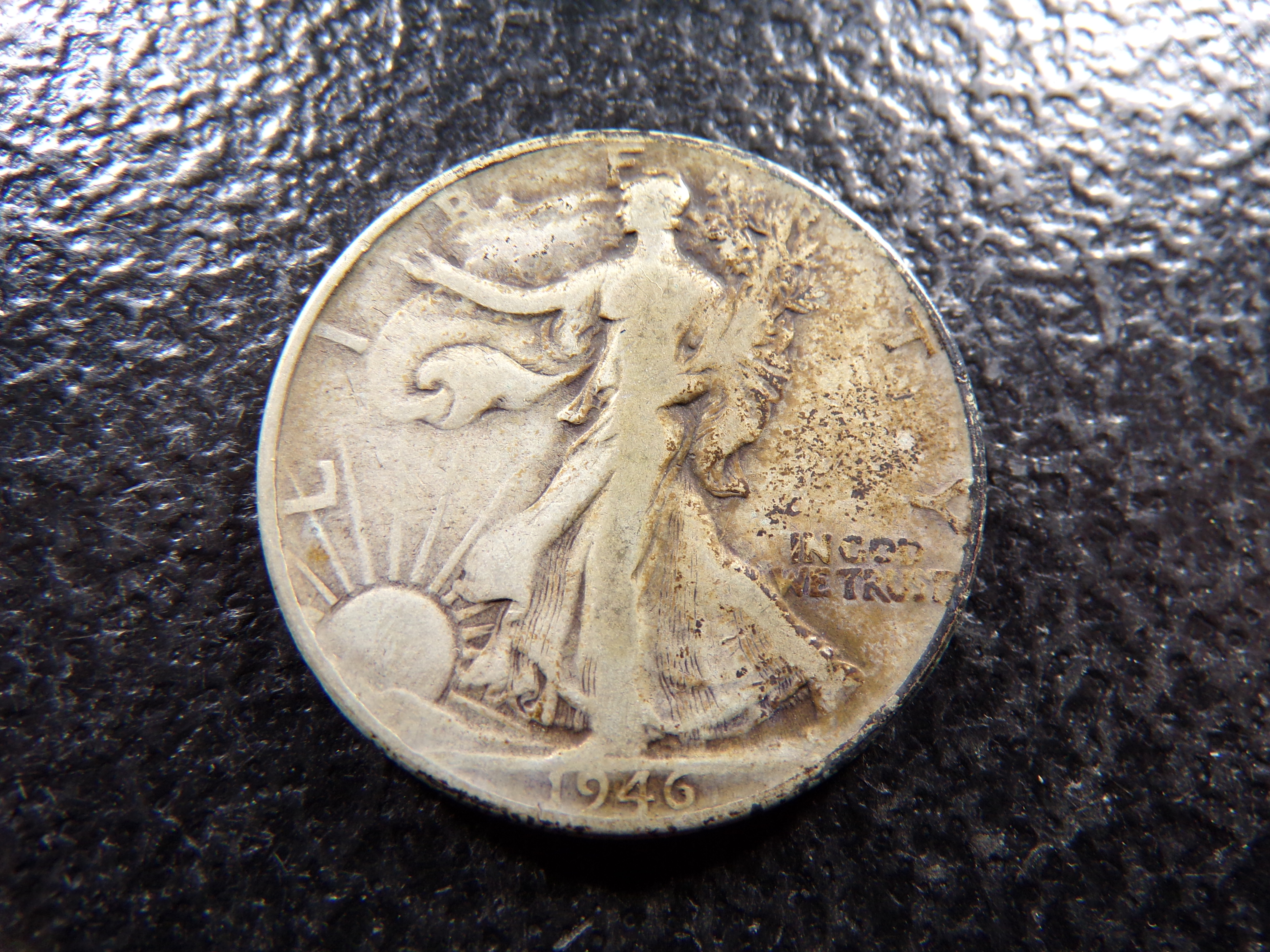 1946 WALKING LIBERTY SILVER HALF DOLLAR