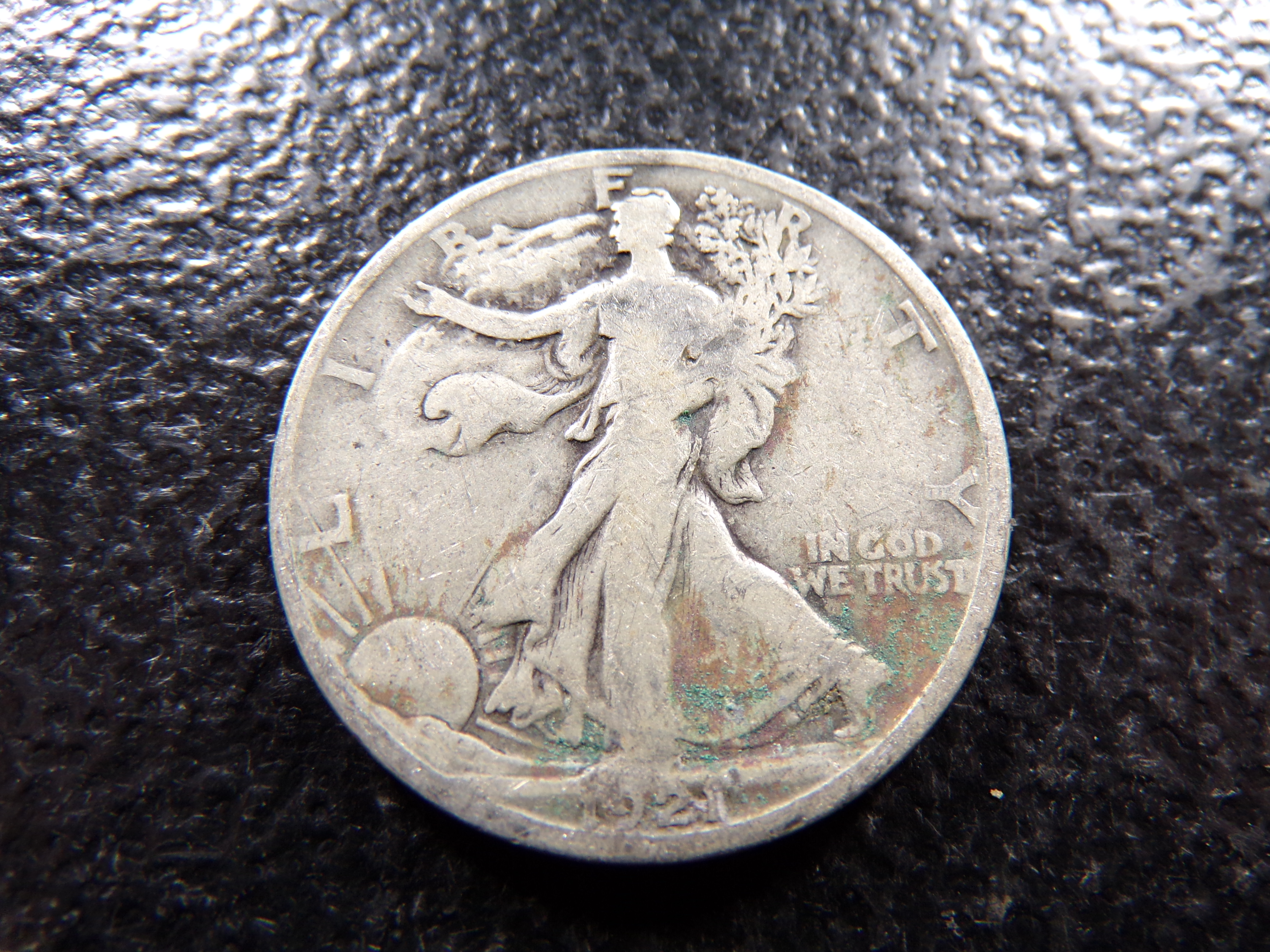 1921-D RARE KEY DATE WALKING LIBERTY SILVER HALF DOLLAR