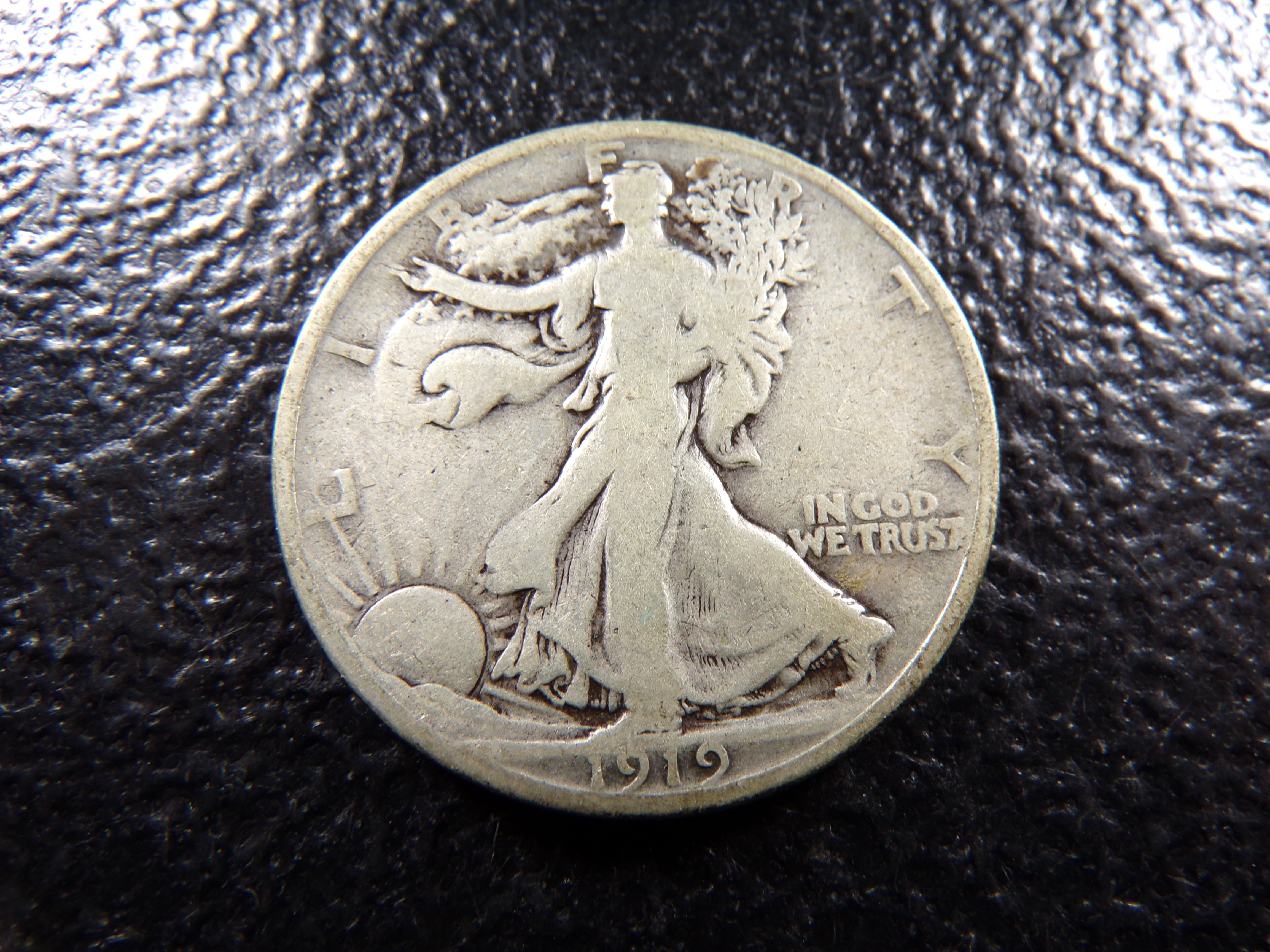 1919 WALKING LIBERTY SILVER HALF DOLLAR