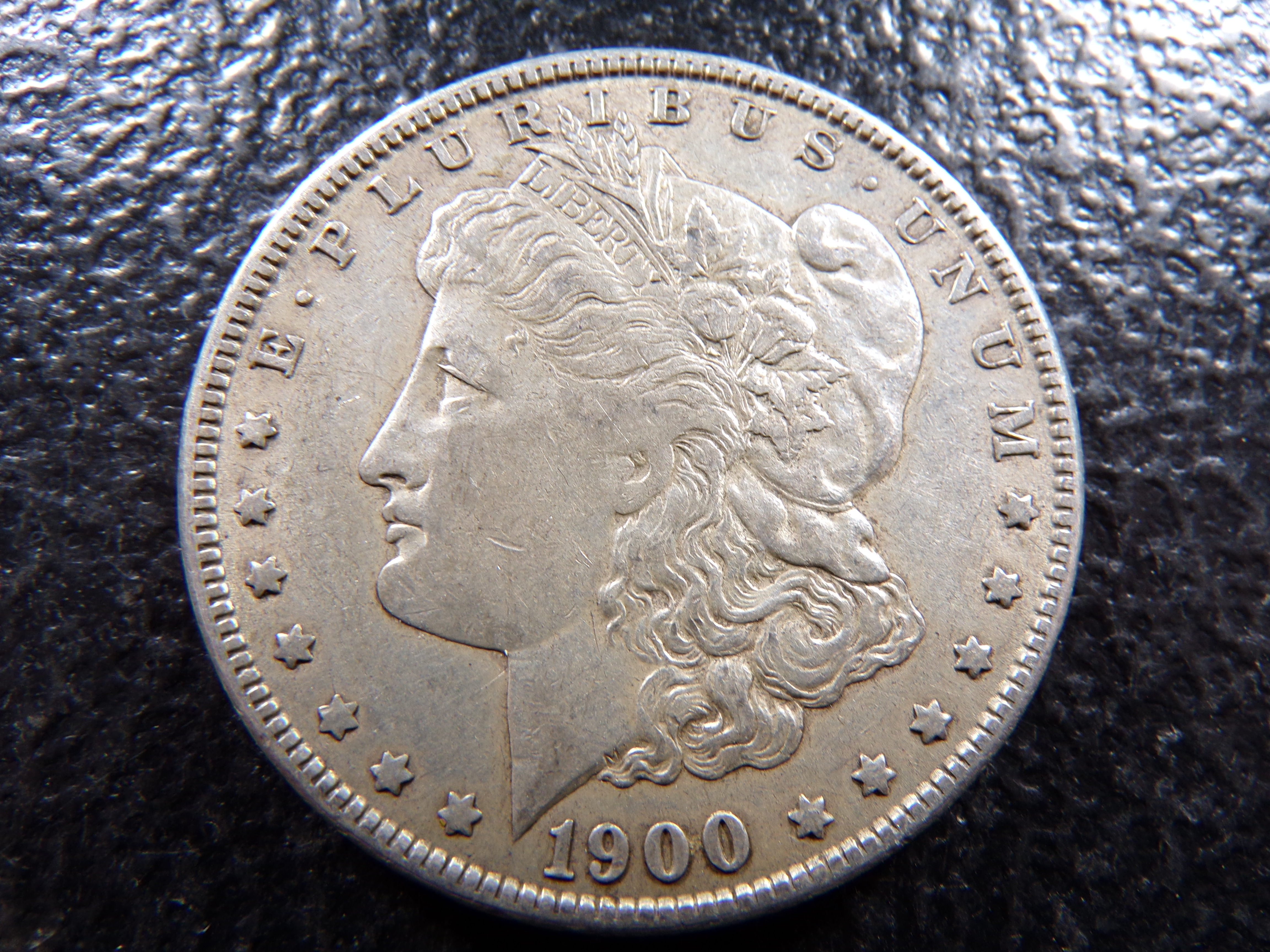 1900-O MORGAN SILVER DOLLAR