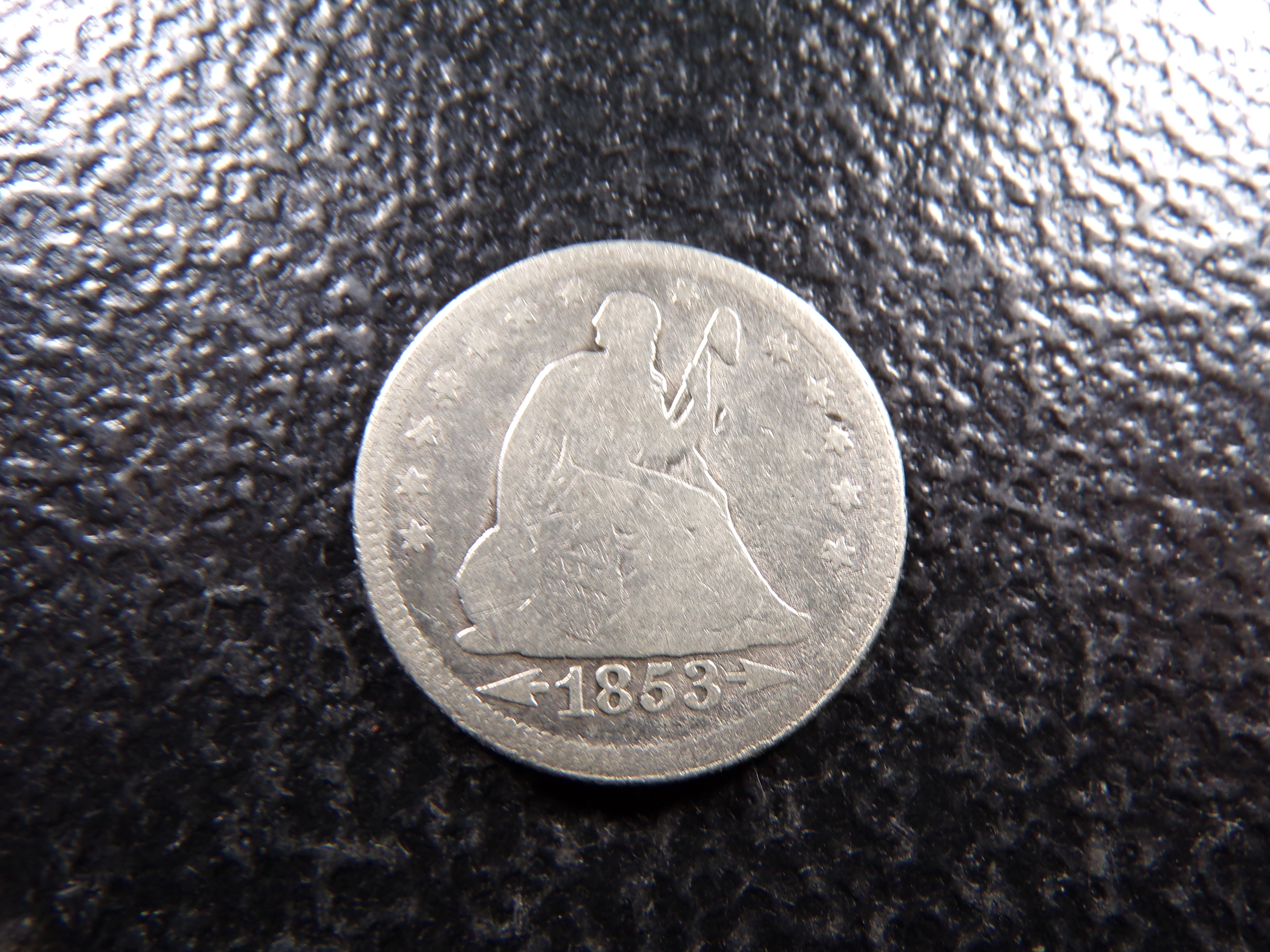 1853 W / ARROWS SEATED LIBERTY SILVER QUARTER