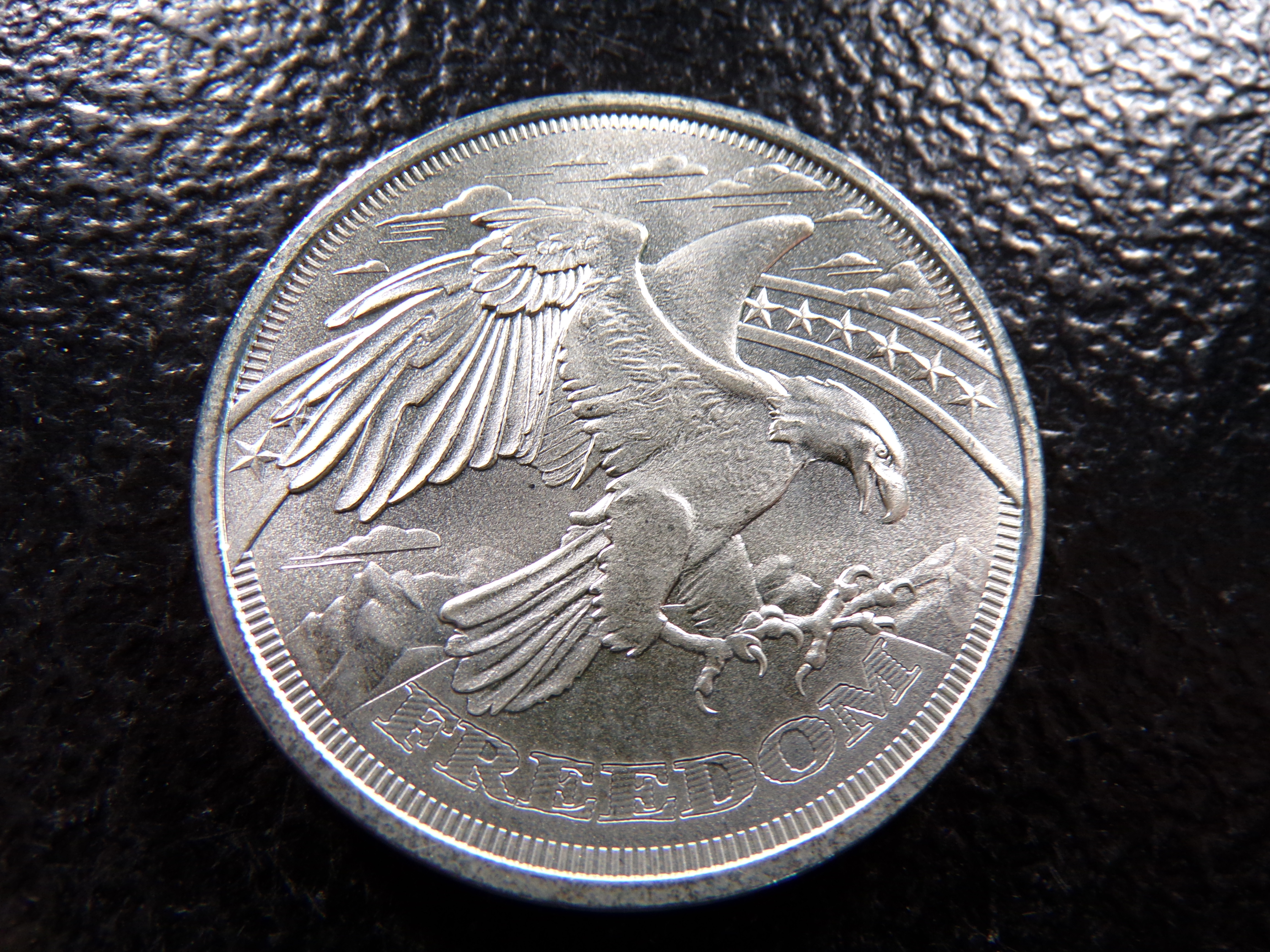 COLLECTIBLE 1 OUNCE .999 FINE SILVER BAR