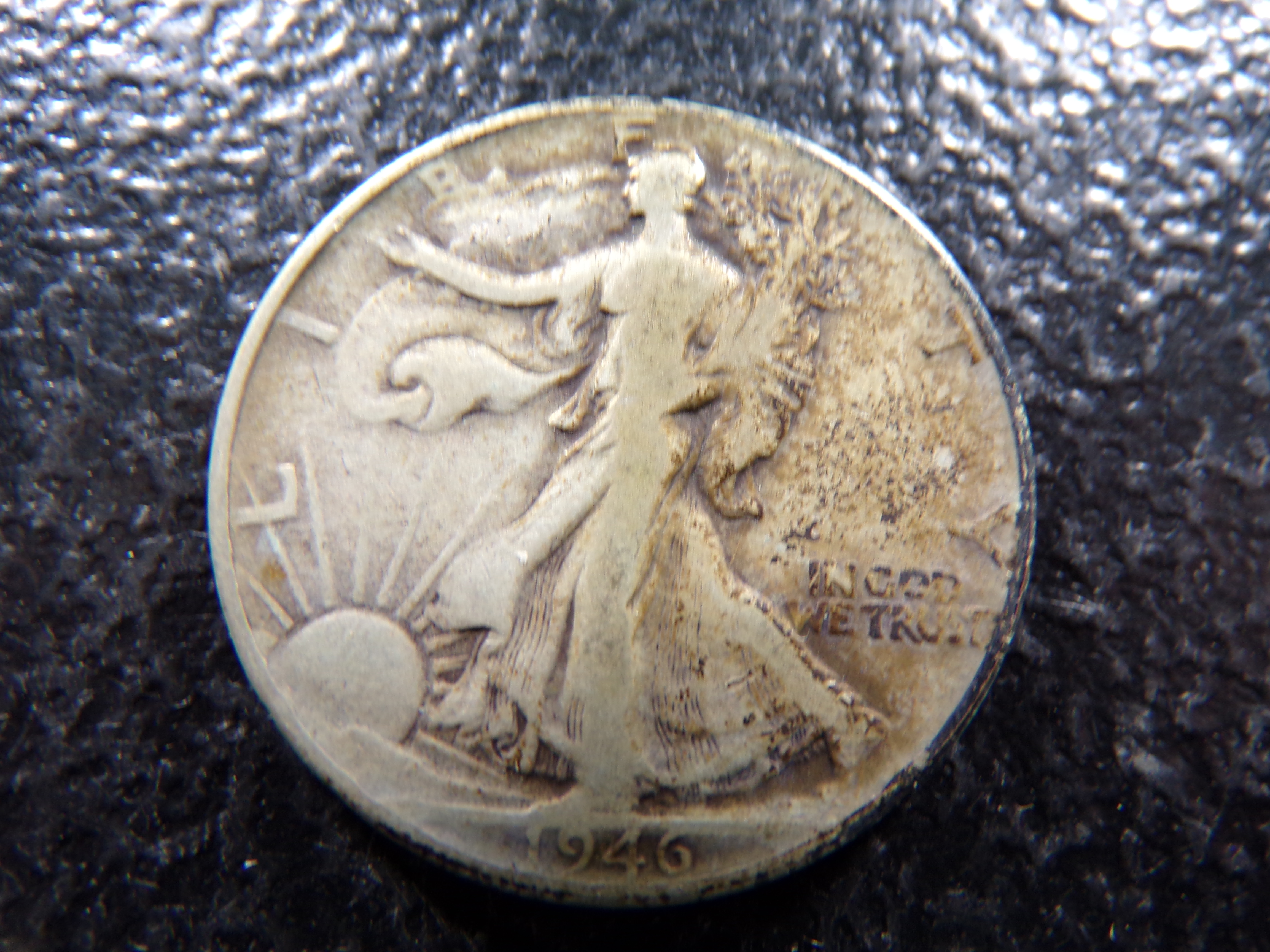 1946 WALKING LIBERTY SILVER HALF DOLLAR