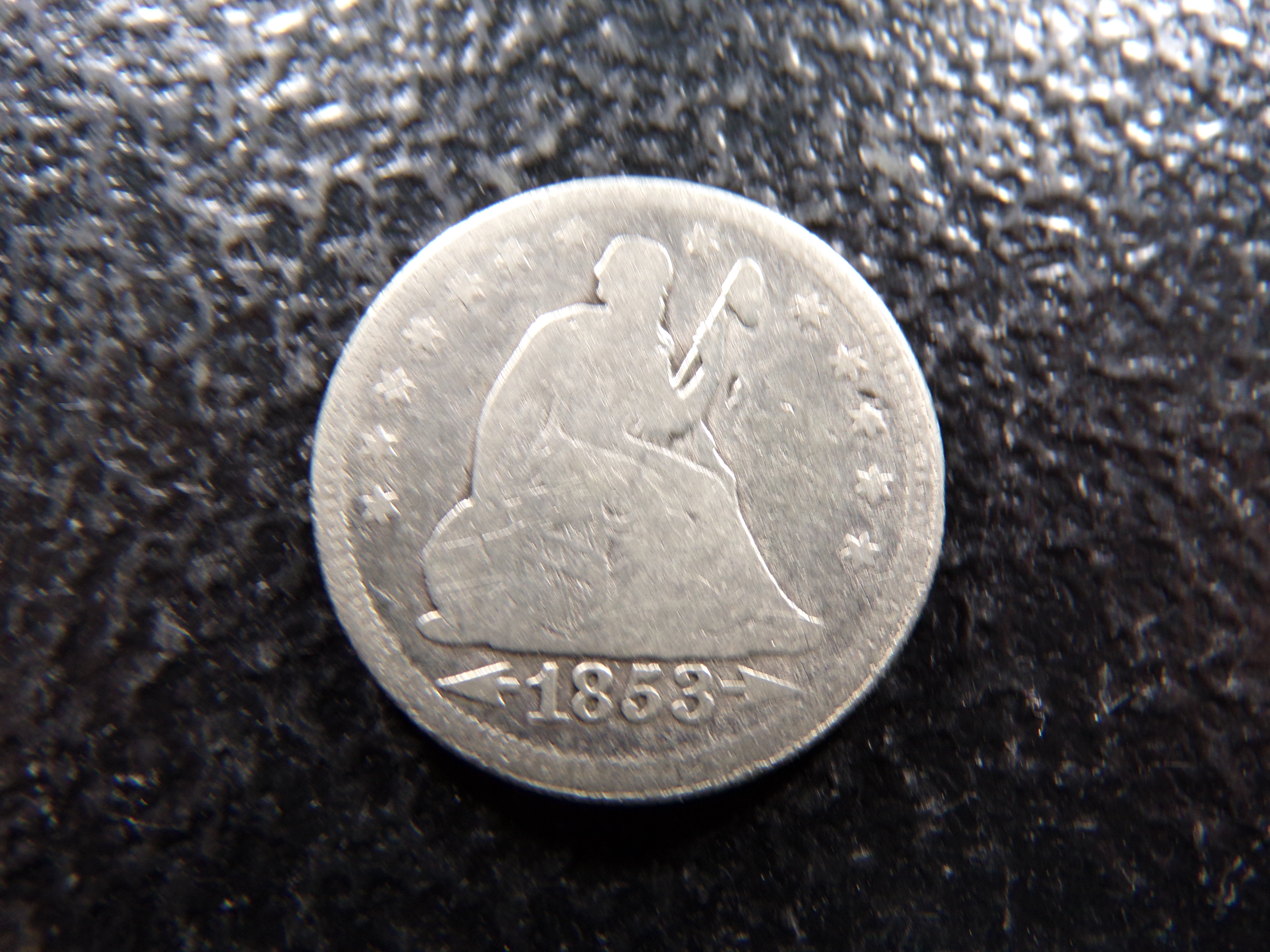 1853 W / ARROWS SEATED LIBERTY SILVER QUARTER